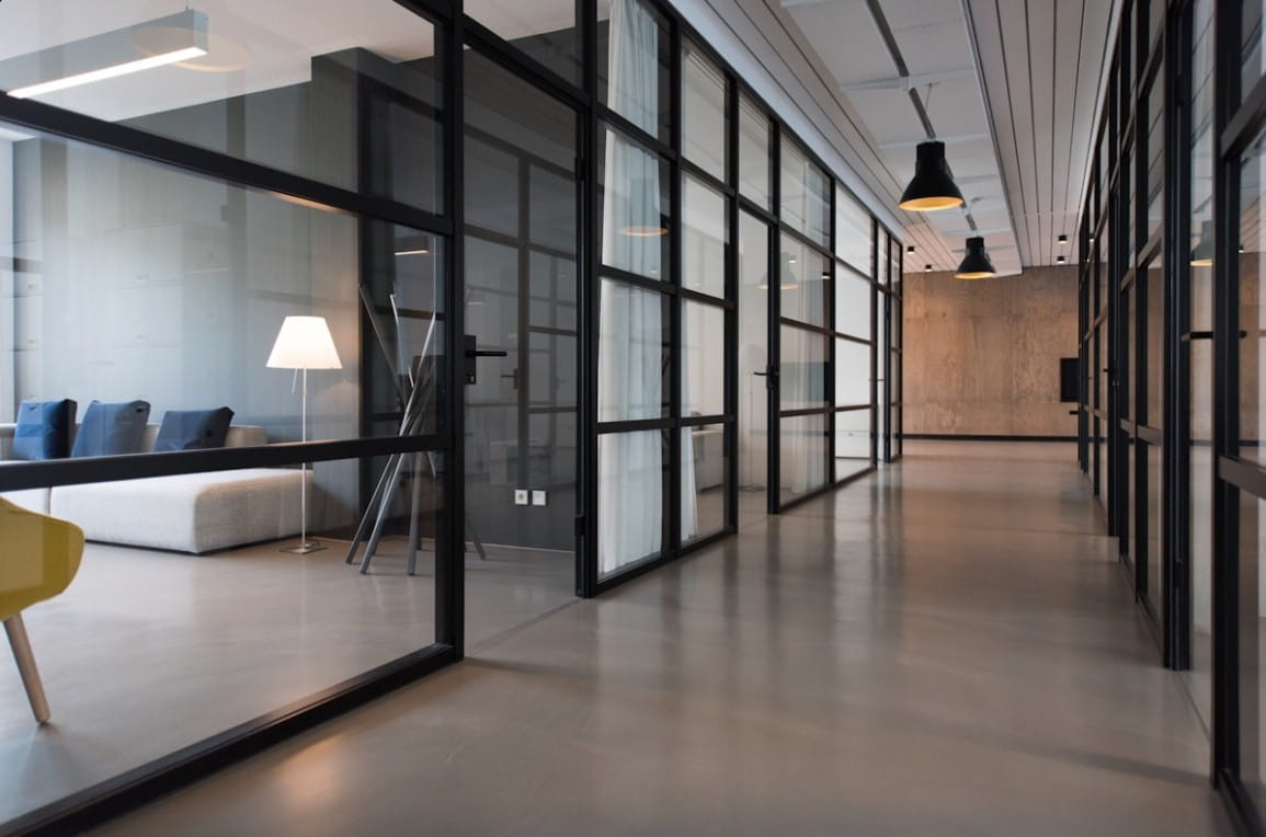 Bureaux modernes avec éclairage LED